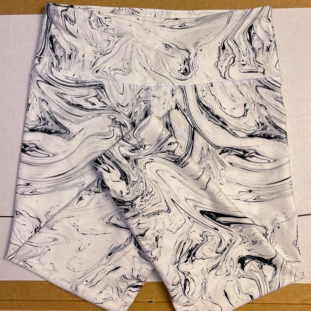 Black and white marble leggings
